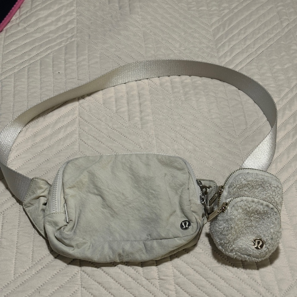 Lululemon White Opal 2L belt bag w/pouch